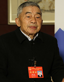 黃大發(fā)：基層干部在脫貧攻堅中要敢于擔(dān)當甘于奉獻