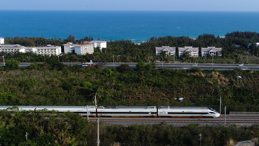 春潮拍岸千帆進&mdash;&mdash;海南特區(qū)改革開放30年紀(jì)實