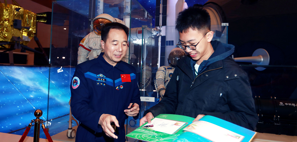 &ldquo;偉大的變革&mdash;&mdash;慶祝改革開放40周年大型展覽&rdquo;迎來(lái)寒假參觀熱潮 現(xiàn)場(chǎng)觀眾人數(shù)突破300萬(wàn)