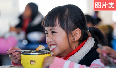 小學(xué)食堂的變化（2006年&mdash;&mdash;2019年)