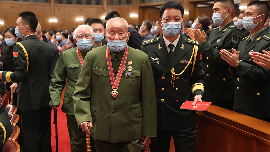 志愿軍老戰(zhàn)士、老同志入場