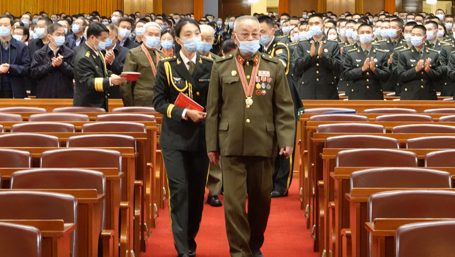 大會(huì)前，志愿軍老同志入場(chǎng)