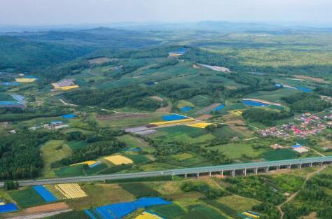 長白山下生態(tài)縣：倚綠生金，以景換銀