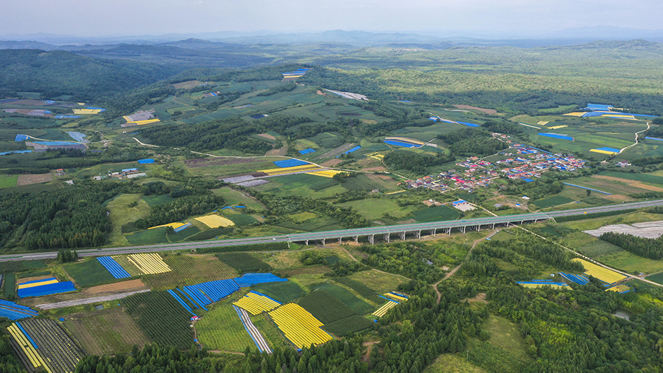 長白山下生態(tài)縣：倚綠生金，以景換銀