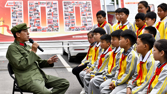 山東臺(tái)兒莊：村里來(lái)了&ldquo;學(xué)黨史惠民&rdquo;小分隊(duì)