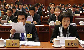 十二屆全國人大常委會(huì)第六次會(huì)議第二次全體會(huì)