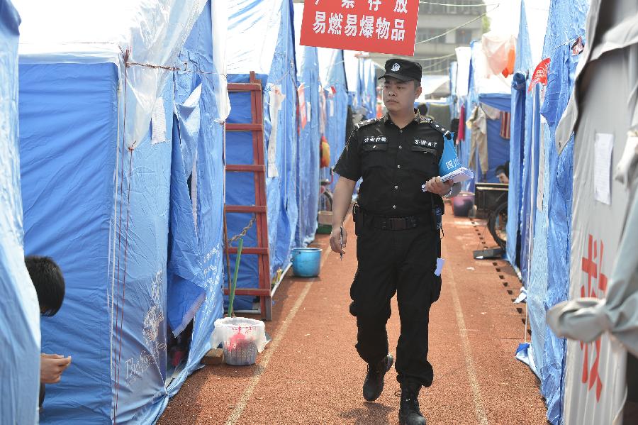 災(zāi)區(qū)安置點的守護者 群眾心里的暖心人&mdash;&mdash;記蘆山災(zāi)區(qū)安置點民警諶勇