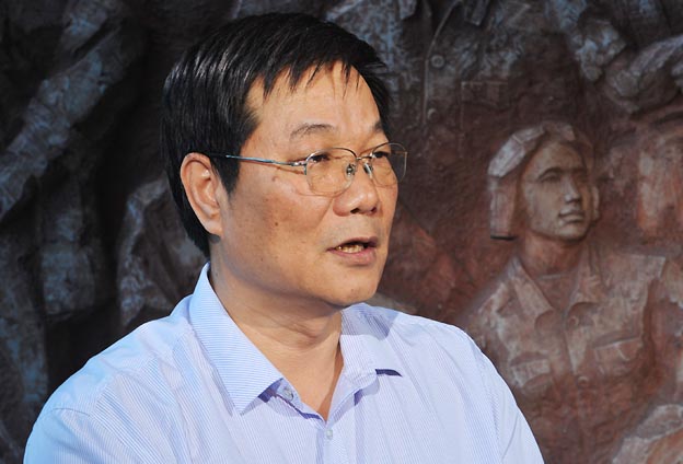 我們把黨的政治優(yōu)勢(shì)和現(xiàn)代企業(yè)制度優(yōu)勢(shì)結(jié)合起來(lái)，建立完善決策、執(zhí)行、監(jiān)督三個(gè)體系。