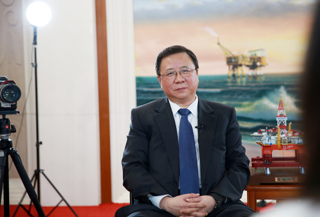 堅(jiān)持黨的領(lǐng)導(dǎo)、加強(qiáng)黨的建設(shè)，是國有企業(yè)的光榮傳統(tǒng)。