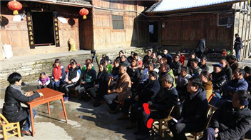 既要做好精準(zhǔn)脫貧，也要全力推動(dòng)鄉(xiāng)村振興