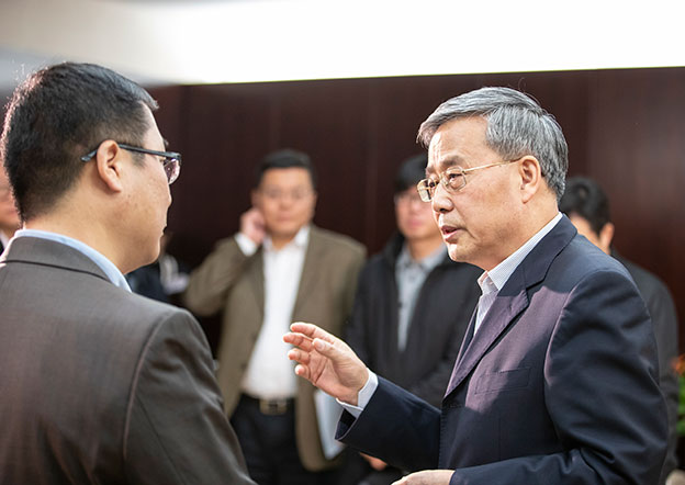 讓銀行業(yè)金融機(jī)構(gòu)愿意做、能夠做、也會(huì)做民營(yíng)企業(yè)業(yè)務(wù)