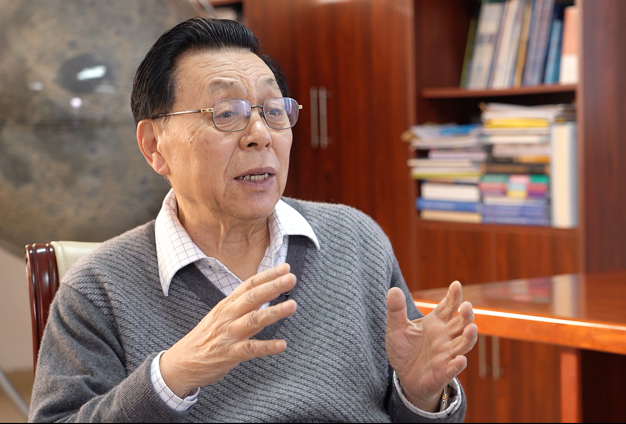 與月球背面建立聯(lián)系，而且測控和通信鏈路要暢通