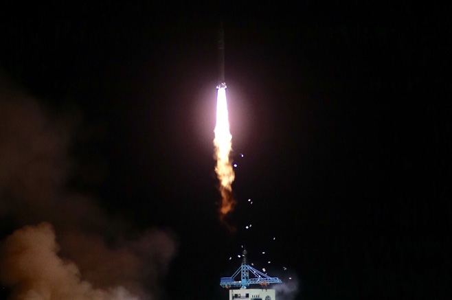 4月6日，搭載實踐十號衛(wèi)星的長征二號丁運載火箭升空。