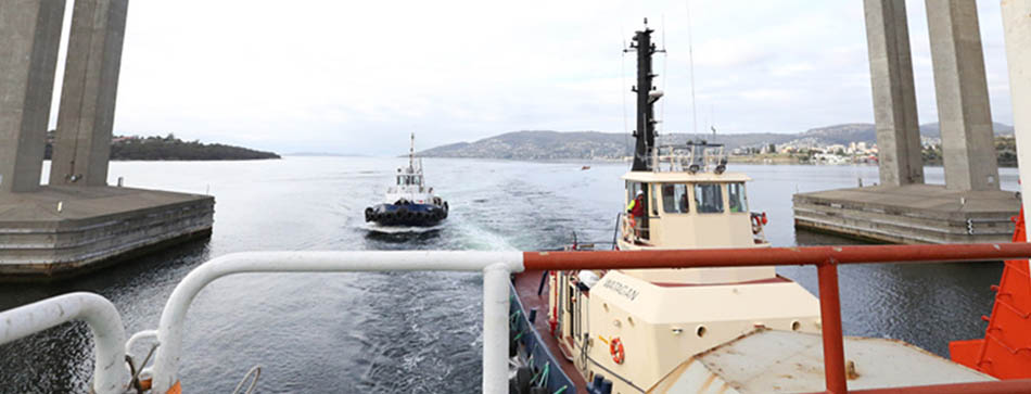 &ldquo;雪龍&rdquo;號(hào)?？堪拇罄麃喕舭吞馗垩a(bǔ)給(高清)