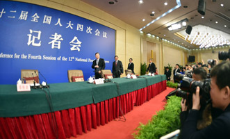 尚福林、劉士余、項(xiàng)俊波等步入會(huì)場