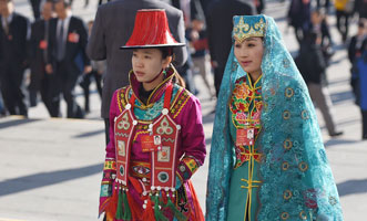 全國人大代表走向會(huì)場