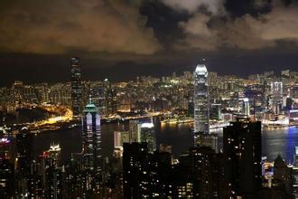 中央對香港行政長官是有標(biāo)準的，是一貫的