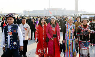 代表抵達(dá)天安門(mén)廣場(chǎng)