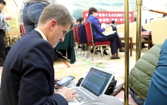 在你看不見的角落，中外記者這樣工作