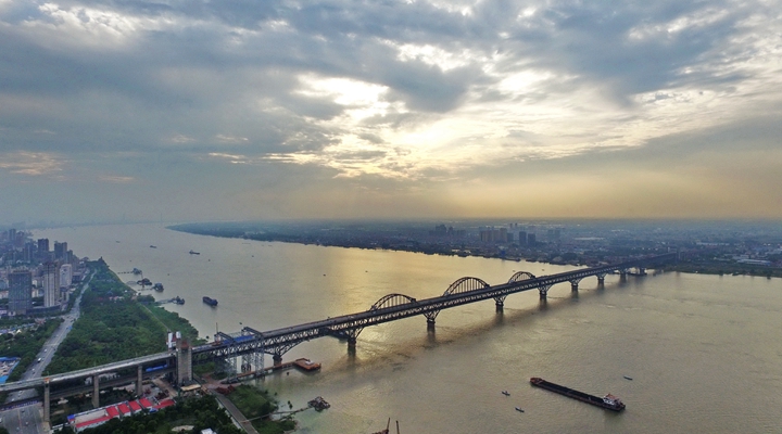 新華社評論員：以穩(wěn)中求進(jìn)應(yīng)對穩(wěn)中有變