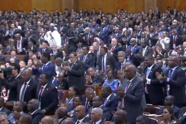 辛識平：掌聲，激蕩聚同心