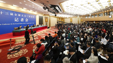 政協(xié)委員就&ldquo;促進(jìn)民營(yíng)經(jīng)濟(jì)高質(zhì)量發(fā)展&rdquo;答記者問(wèn)