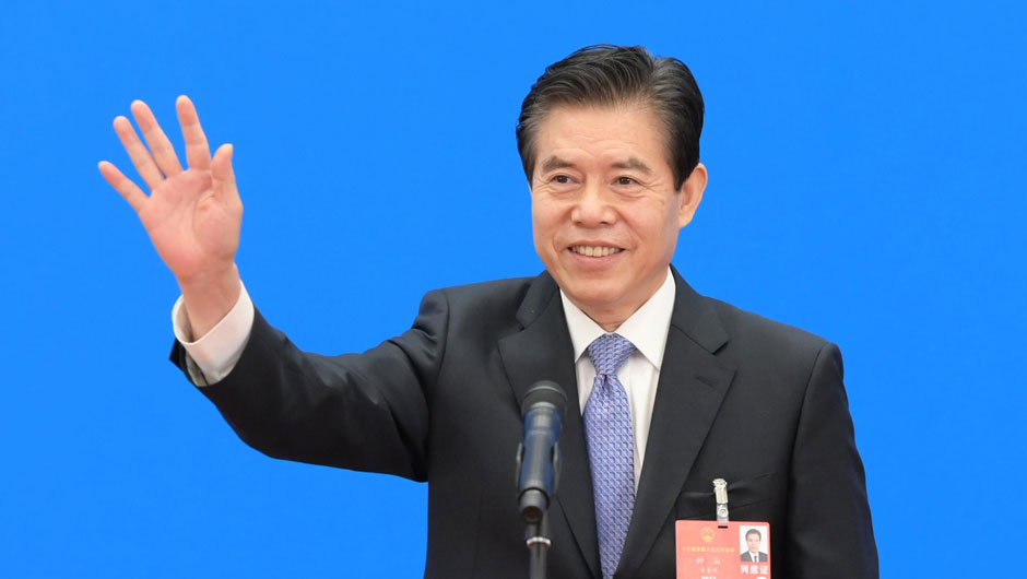 商務(wù)部部長(zhǎng)鐘山接受采訪(fǎng)