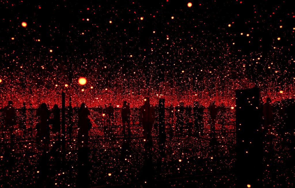 倫敦：沉浸在草間彌生的&ldquo;無(wú)限鏡室&rdquo;