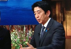 安倍搬起石頭要砸誰的腳？