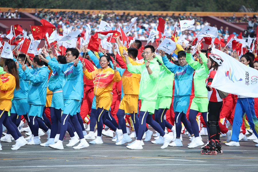 群眾大游行，歡樂的海洋！