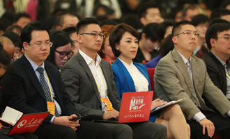 新華網(wǎng)記者在新聞發(fā)布會(huì)現(xiàn)場