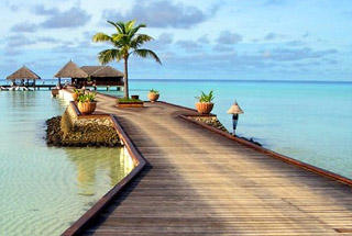 [圖表]我國內地公民出境游人數(shù)首次破億