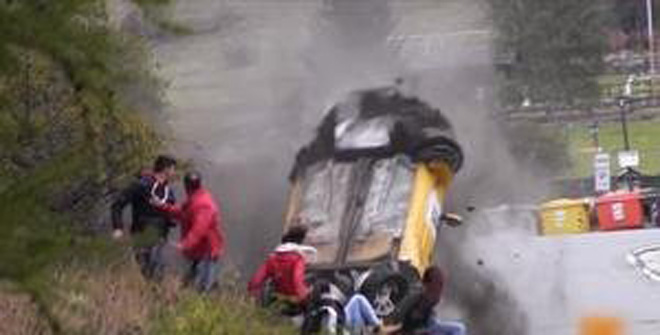 史上最幸運撞車！圍觀群眾躲過一劫