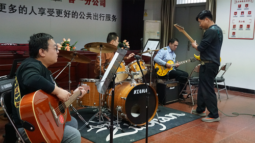 追夢中國人|侯孝輝：左手方向盤，右手麥克風