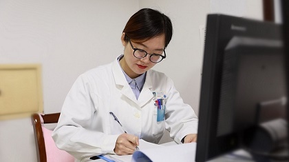 有才！這位女醫(yī)生自創(chuàng)說唱視頻，讓科普更&ldquo;接地氣&rdquo;