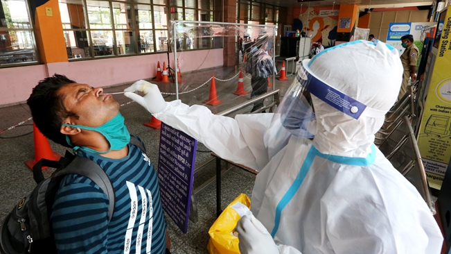 日增確診34萬6786例！印度疫情數(shù)據(jù)再創(chuàng)新高