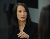 圖為訪(fǎng)談嘉賓回答主持人問(wèn)題