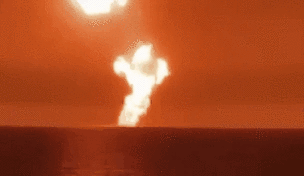 驚人！火光沖天 里海海面發(fā)生巨大爆炸