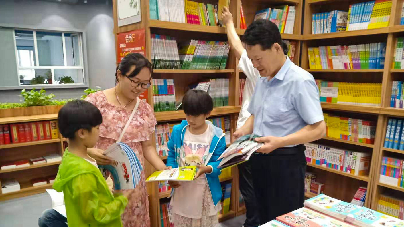 追夢(mèng)中國(guó)人｜艾中福：助學(xué)路上的一盞&ldquo;明燈&rdquo;