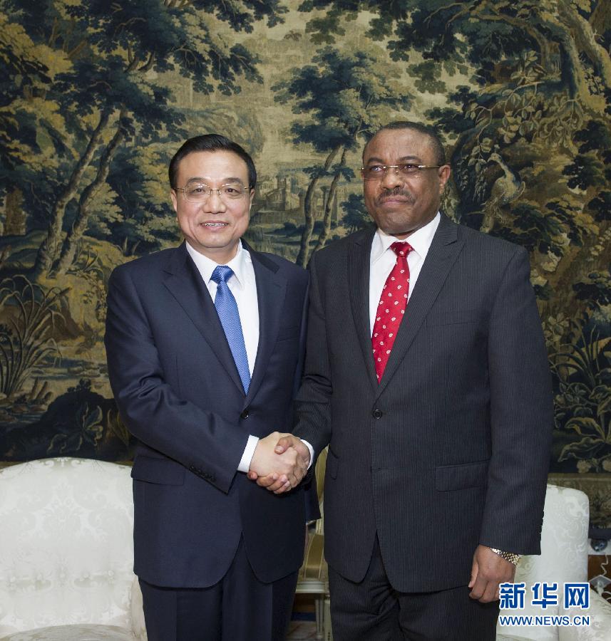 5月4日，中國國務(wù)院總理李克強在亞的斯亞貝巴與埃塞俄比亞總理海爾馬里亞姆舉行會談。  新華社記者 王曄 攝
