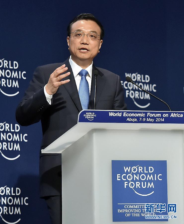 5月8日，國務(wù)院總理李克強(qiáng)在阿布賈出席第24屆世界經(jīng)濟(jì)論壇非洲峰會(huì)全會(huì)，發(fā)表題為《共同推動(dòng)非洲發(fā)展邁上新臺(tái)階》的特別致辭。 新華社記者李濤 攝 