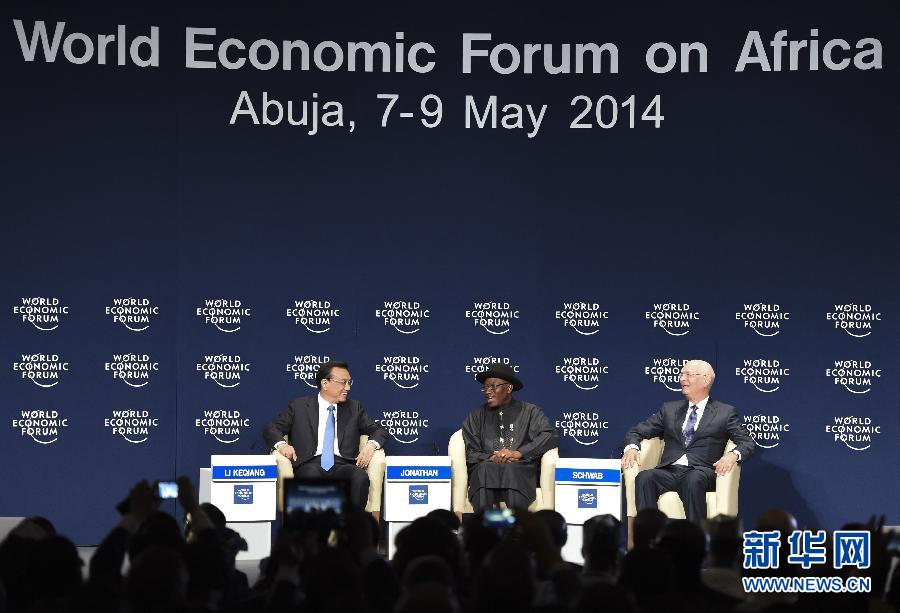  5月8日，中國國務(wù)院總理李克強(qiáng)在阿布賈出席第24屆世界經(jīng)濟(jì)論壇非洲峰會(huì)全會(huì)，發(fā)表題為《共同推動(dòng)非洲發(fā)展邁上新臺(tái)階》的特別致辭。新華社記者 李學(xué)仁 攝 