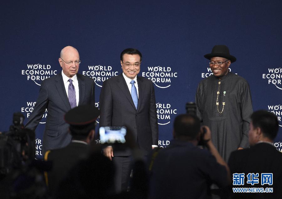 5月8日，中國國務(wù)院總理李克強(qiáng)在阿布賈出席第24屆世界經(jīng)濟(jì)論壇非洲峰會(huì)全會(huì)，發(fā)表題為《共同推動(dòng)非洲發(fā)展邁上新臺(tái)階》的特別致辭。新華社記者 李學(xué)仁 攝 