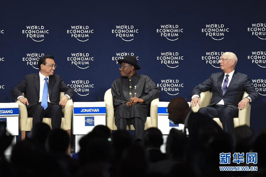 5月8日，中國國務(wù)院總理李克強(qiáng)在阿布賈出席第24屆世界經(jīng)濟(jì)論壇非洲峰會(huì)全會(huì)，發(fā)表題為《共同推動(dòng)非洲發(fā)展邁上新臺(tái)階》的特別致辭。新華社記者 李學(xué)仁 攝 