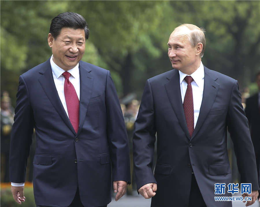 這是會(huì)談前，習(xí)近平在上海西郊會(huì)議中心廣場為普京舉行歡迎儀式。新華社記者 蘭紅光 攝 