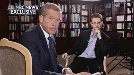 斯諾登稱，他曾作為美國中情局和國安局便衣特工在海外工作。