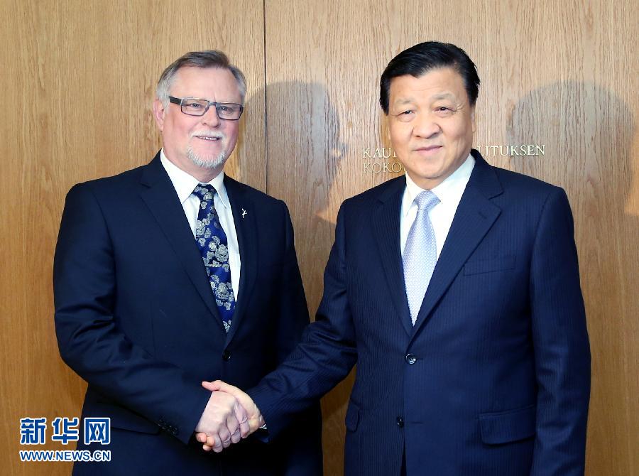 6月14日，中共中央政治局常委、中央書記處書記劉云山在芬蘭羅瓦涅米會見羅瓦涅米市長羅特沃寧。 新華社記者姚大偉攝