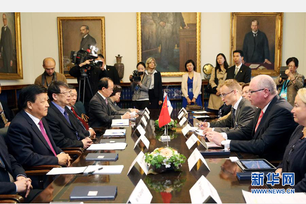 6月13日，中共中央政治局常委、中央書(shū)記處書(shū)記劉云山在赫爾辛基會(huì)見(jiàn)芬蘭議長(zhǎng)海內(nèi)盧奧馬。 新華社記者姚大偉攝