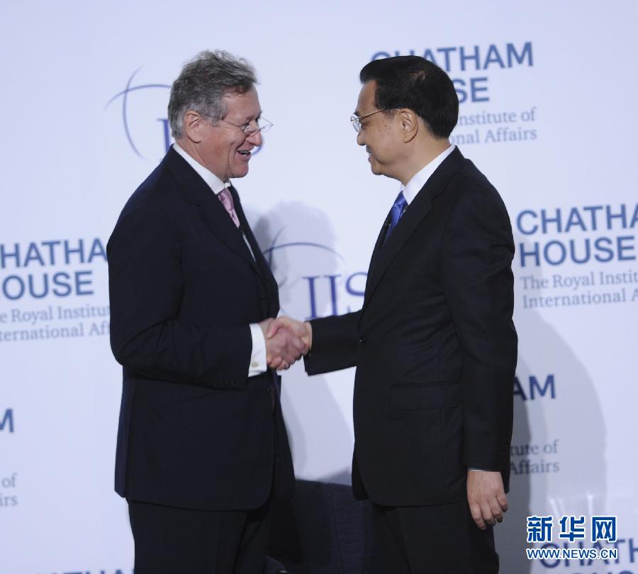  6月18日，國(guó)務(wù)院總理李克強(qiáng)在倫敦金融城市長(zhǎng)官邸面向英國(guó)皇家國(guó)際問(wèn)題研究所和國(guó)際戰(zhàn)略研究所兩大智庫(kù)發(fā)表題為《共建包容發(fā)展的美好世界》的演講。新華社記者 張鐸 攝 