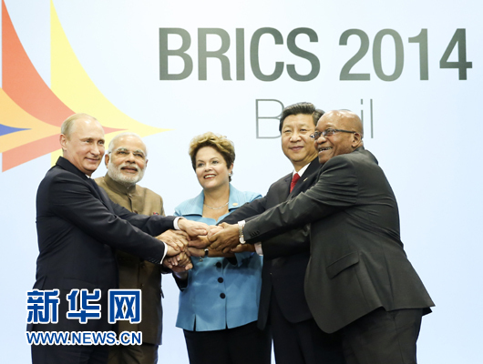 這是習(xí)近平同出席會(huì)晤的巴西總統(tǒng)羅塞夫、俄羅斯總統(tǒng)普京、印度總理莫迪、南非總統(tǒng)祖馬合影。新華社記者 蘭紅光 攝